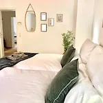 Appartement Bright & For 4 Incl Workspace