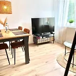 Bright & For 4 Incl Workspace