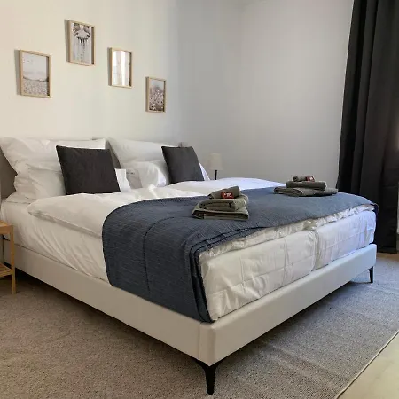 Bright & For 4 Incl Workspace *