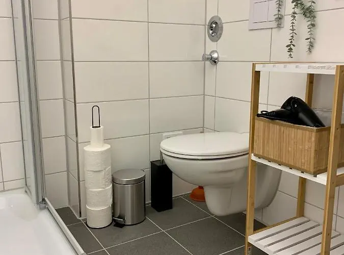 Bright & For 4 Incl Workspace Lejlighed *